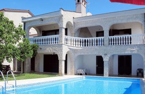 Pjescana Uvala Apartment | Apartment Villa Ursa by Interhome