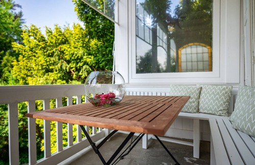 Loschwitz Apartment | Apartment 'Villenwohnung Dresden Loschwitz' with Terrace, Garden and Wi-Fi
