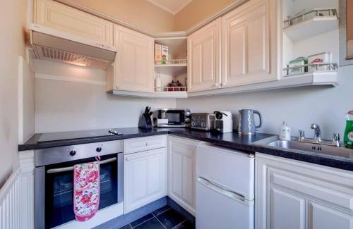 Ealing Apartment | Apartment w workspace in Ealing