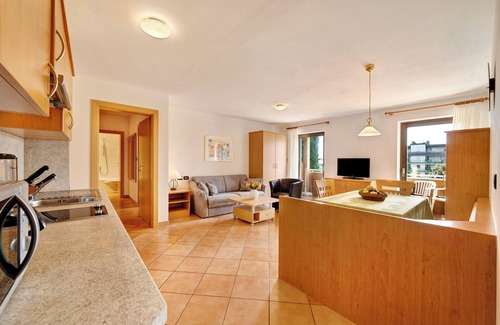 Lana Apartment | Apartment "Weinsepphof 9" with Mountain View, Pool, & Balcony