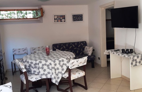 Castiglioncello Apartment | Apartment with garden in Castiglioncello