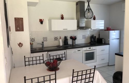 Kokotia Apartment | Apartment with private box in residence with swimming pool and parking space