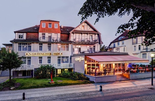 Ostseebad Kuhlungsborn Apartment | Apartment with balcony and kitchenette - Strandhotel Nordischer Hof