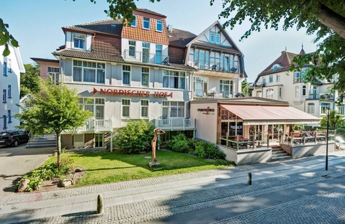 Ostseebad Kuhlungsborn Apartment | Apartment with balcony and kitchenette - Strandhotel Nordischer Hof