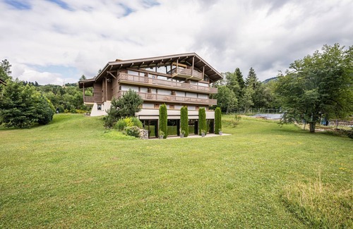 Le Planellet Apartment | Apartment with balcony 10 min walk from the slopes