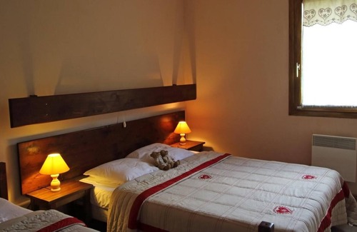 Mijoux Apartment | Apartment with balcony -6 to 9 people