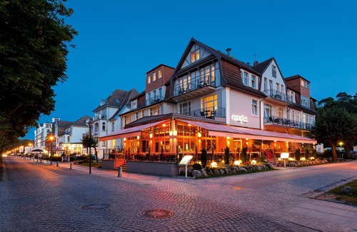 Ostseebad Kuhlungsborn Apartment | Apartment with bunk beds, kitchenette, balcony - Strandhotel Nordischer Hof