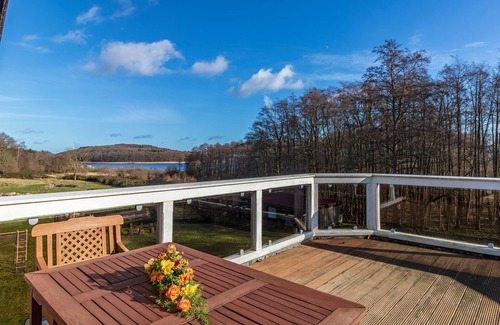 Buschvitz Apartment | Apartment with fireplace and terrace with lake view