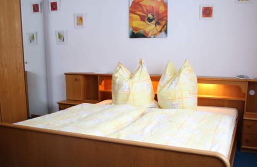 Taxenbach Apartment | Apartment with Garden, Garden Furniture, BBQ