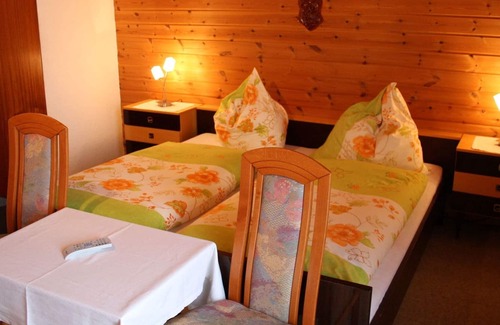 Taxenbach Apartment | Apartment with Garden, Garden Furniture, BBQ