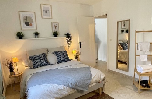 Boisseron Apartment | Apartment with garden