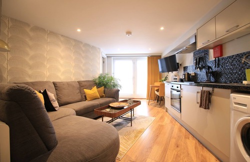 Yeovil Apartment | Apartment with Garden View at Streamside Apartment