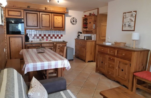 Cohennoz Apartment | Apartment with heated pool, terrace, parking spaces and 2 bedrooms