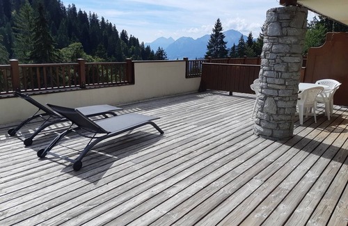 Cohennoz Apartment | Apartment with heated pool, terrace, parking spaces and 2 bedrooms