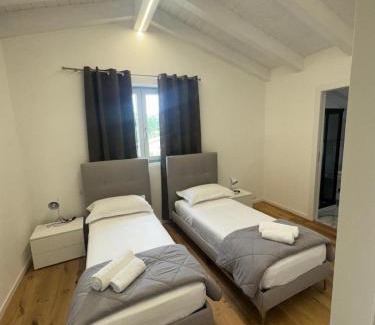 Mozzate Apartment | Apartment with Jacuzzi near Como Milano FREE PARKING
