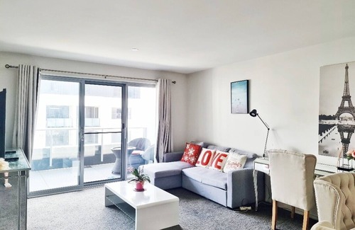 Greenway Apartment | Apartment with lake view