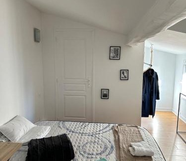 Talence Apartment | Apartment with large terrace in Barrière de Toulouse