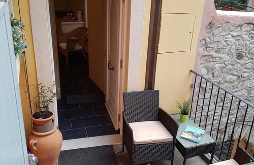 Cassone Apartment | Apartment with parking space Romantic close to beaches and clubs