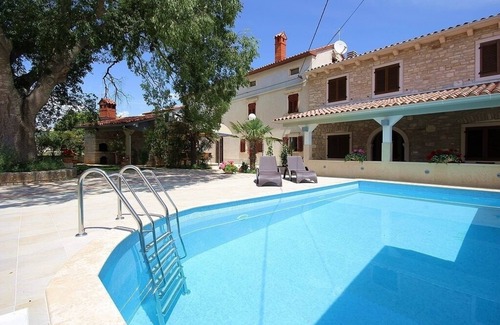 Krnica Apartment | Apartment with pool and pets are also allowed