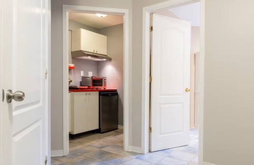 Longueuil Apartment | Apartment with Private Entrance