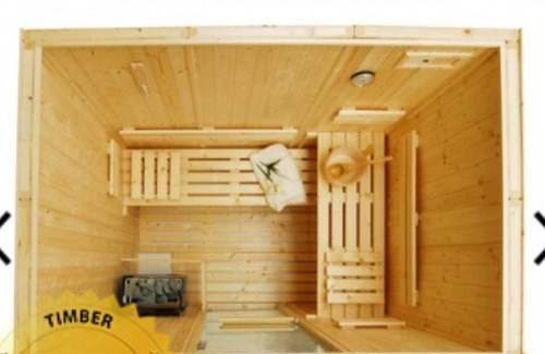 Havering Apartment | APARTMENT WITH PRIVATE HOT TUB, SAUNA, ICE BATH, GYM