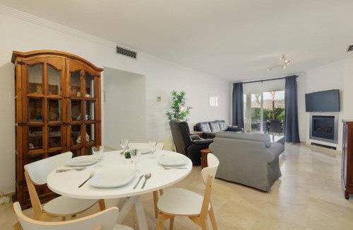 Istan Apartment | Apartment with private terrace and panoramic views, Balcones del Lago, Istán