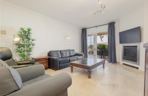 Istan Apartment | Apartment with private terrace and panoramic views, Balcones del Lago, Istán