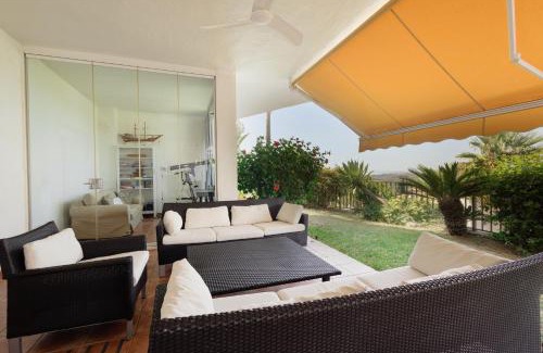 Istan Apartment | Apartment with private terrace and panoramic views, Balcones del Lago, Istán