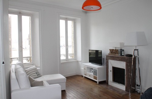 Le Palais Apartment | Apartment with sea view and citadel