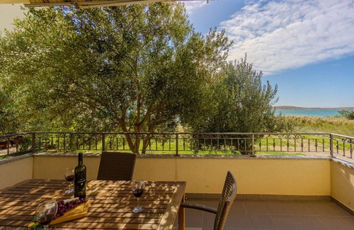 Vidalici Apartment | Apartment with sea view, directly at the beach, beach chairs