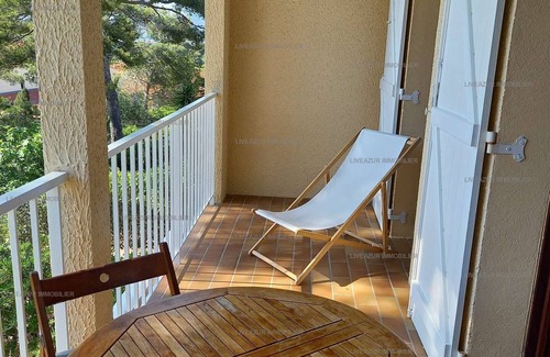 Sanary-sur-Mer Apartment | Apartment with terrace duplex near beach for 4. wifi.