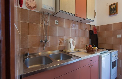 Bogovici Apartment | Apartment with terrace near the beach