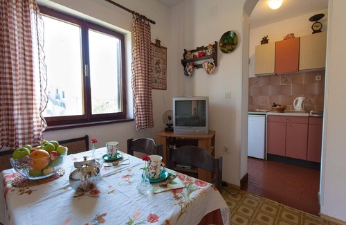 Bogovici Apartment | Apartment with terrace near the beach