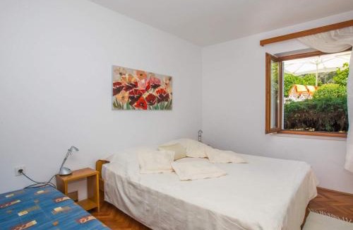 Molunat Apartment | Apartment with terrace and pool