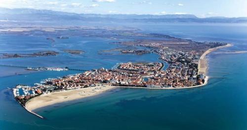 Grado Apartment | Apartment with Terrace & free parking - 3 Minutes from beach