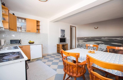 Molunat Apartment | Apartment with terrace and pool
