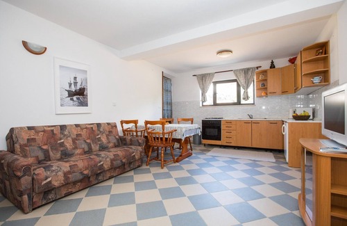 Molunat Apartment | Apartment with terrace and pool