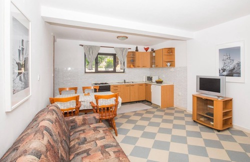 Molunat Apartment | Apartment with terrace and pool