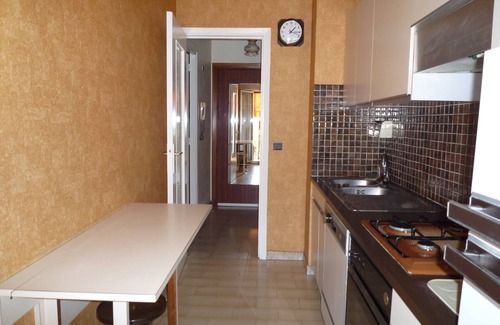 Hyeres City Centre Apartment | Apartment with terrace in residence with tennis and swimming pool