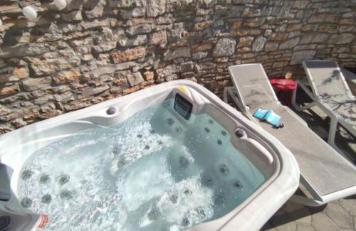 Banki Apartment | Apartment with Whirlpool and BBQ near Poreč