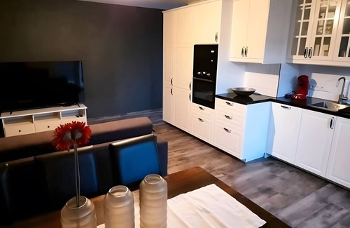 Harsewinkel Apartment | Apartment 'Wohnen 2A' with Private Terrace, Wi-Fi and Air Conditioning