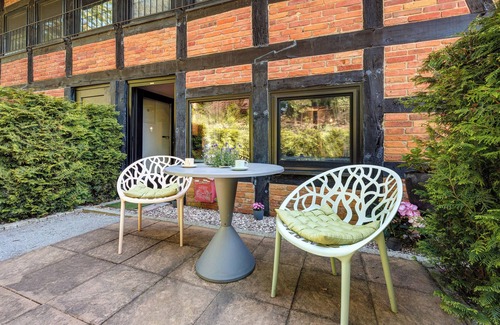 Sankt Dionys Apartment | Apartment 'Wohnen Im Heidehaus' with Private Terrace and Wi-Fi