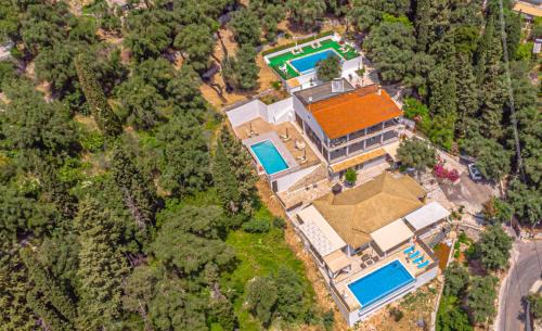 Nisaki Apartment | Apartment Zeus with private pool and sea view