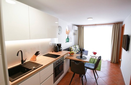 Porat Apartment | Apartment Zlendić very close to the sea