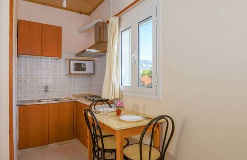 Spartia Apartment | Apartment "Zoumpouli 9" with Sea View, Garden & Wi-Fi