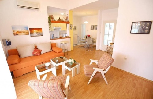 Ist Apartment | Apartment Zrinka - Two-Bedroom Apartment with Balcony and Sea View