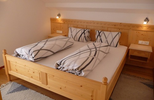 Innervillgraten Apartment | Apartmenthaus Gutwenger, Apartment limestone