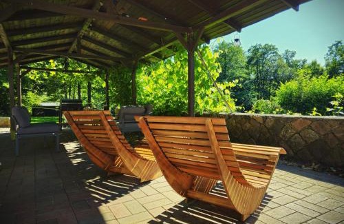 Selk Apartment | Apartments am Selker Noor - mit Naturpark, privater Terrasse und Bachlauf an der Selker Wassermühle