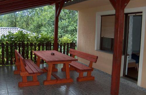 Catrnja Apartment | Apartments Ana