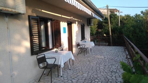 Sibinj Krmpotski House | Apartments and rooms Sanja